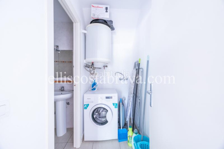 Piso ???en exclusiva - magnífico apartamento en cala Montgó en Escala (L´)