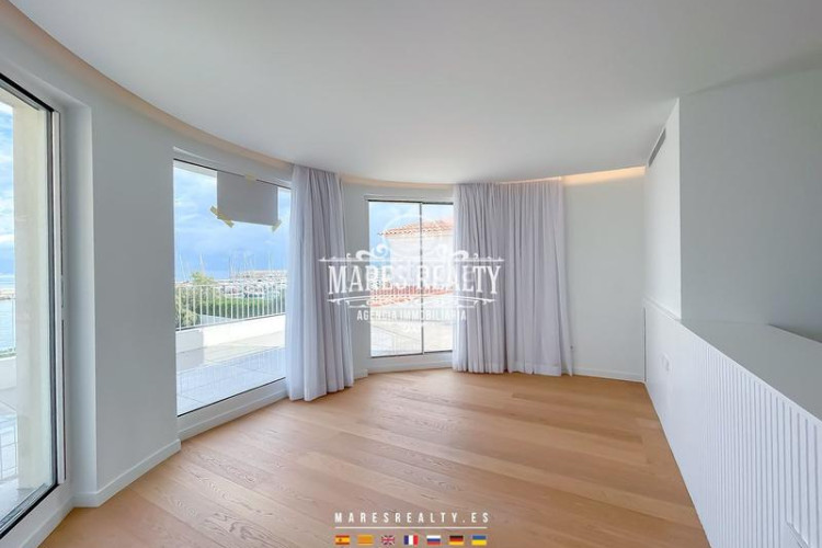Casa lujosa casa reformada en primera línea de mar en la costa brava en Escala (L´)