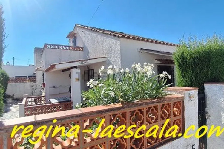 Chalet adosado en calle Fitora