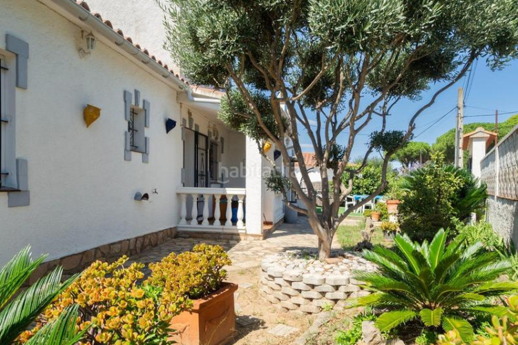 Casa  espaciosa con vistas al mar y piscina privada zona puig sec en Escala (L´)