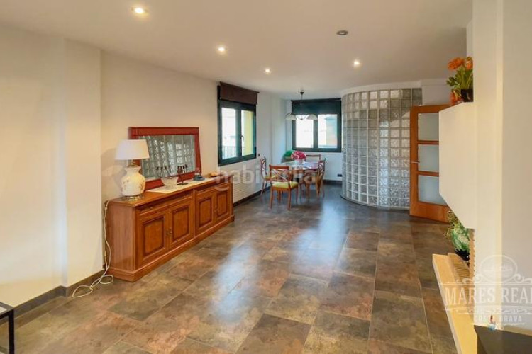 Casa gran casa de dos plantas con muebles cerca del mar en l3839escala. en Escala (L´)