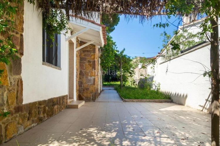 Casa  individual con jardín privado zona puig sec en Escala (L´)