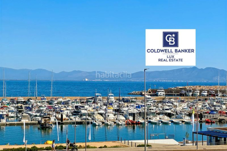 Piso encantador piso amueblado con licencia turística, plaza de parking privada y piscina en lescala.el piso dispone de dos habitacione en Escala (L´)