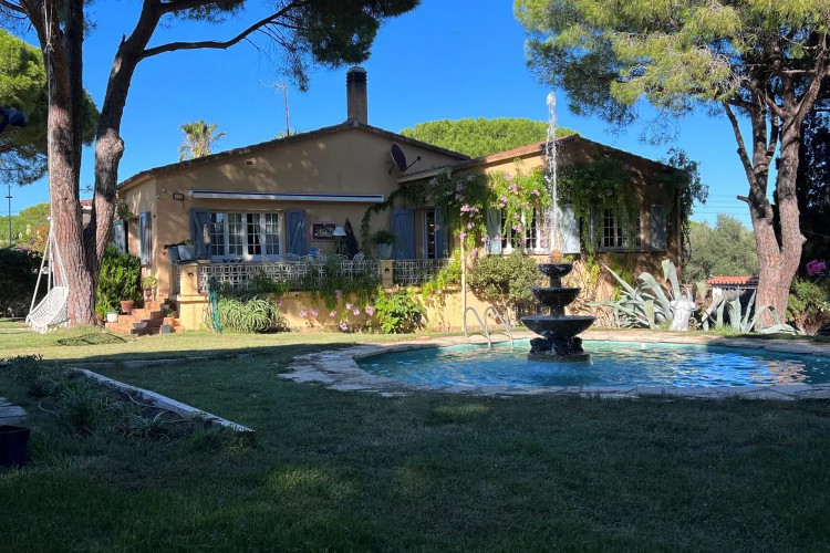 CASA UNIFAMILIAR ESTIL PROVENÇAL A L'ALT EMPORDÀ