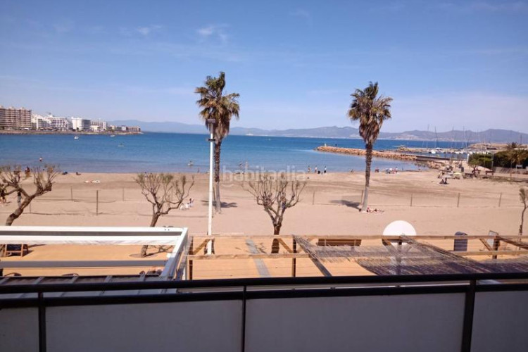 Piso en naintré 3 moderno apartamento en la playa de Riells en Escala (L´)