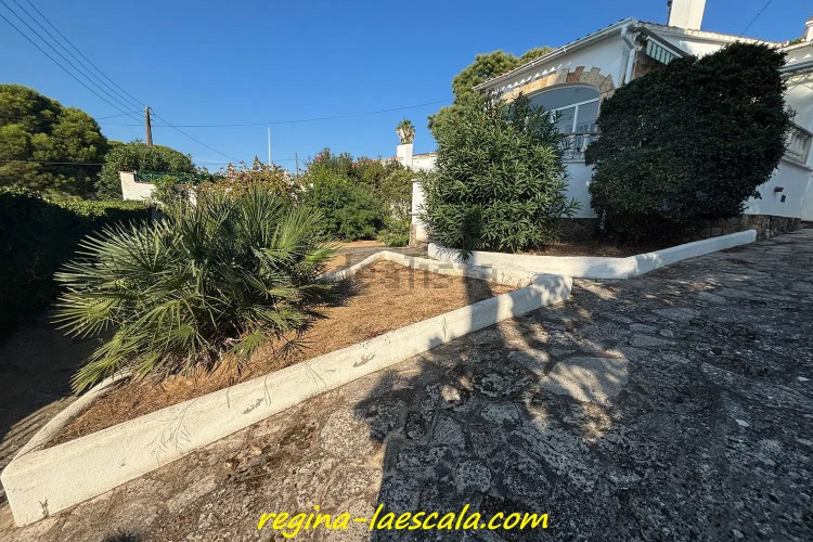Chalet pareado en calle Pinedes