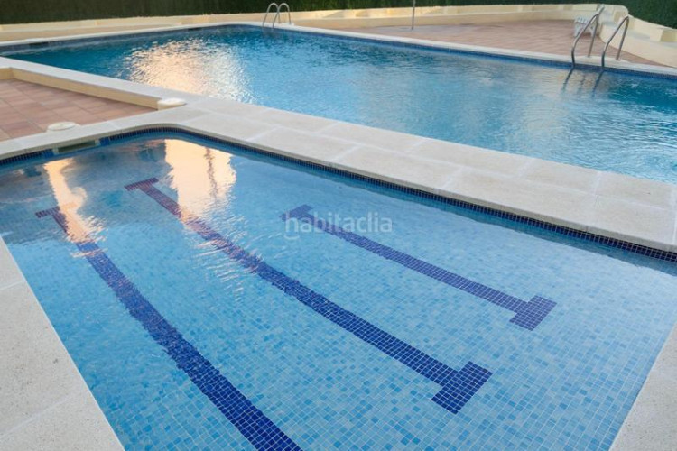 Piso apartamento con terraza vistas al mar y montaña en Escala (L´)