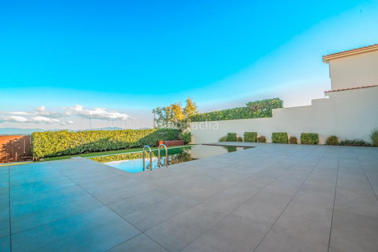 Casa en carrer ramon marquet 5 de lujo frente al mar en Escala (L´)