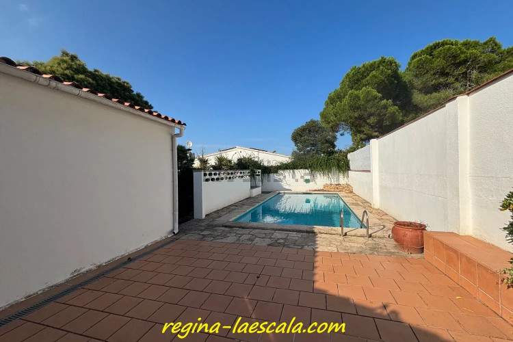 Chalet pareado en calle Pinedes