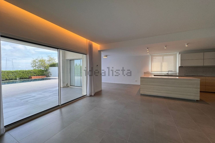 Chalet pareado en avenida Riells