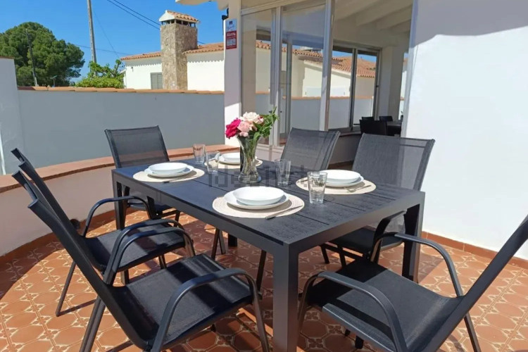Casa Individual con Piscina y Licencia turística!