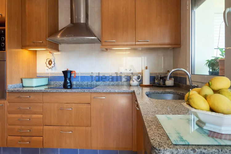 Chalet pareado en calle Tossa