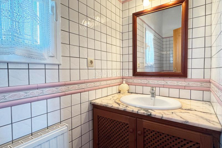 Casa en carrer muga 73 con piscina privada y vistas al mar panorámicas en Escala (L´)