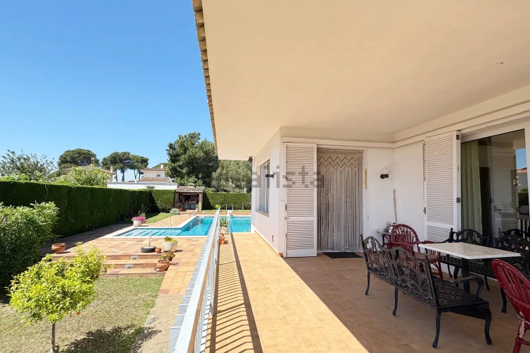 Casa independiente en calle Migjorn