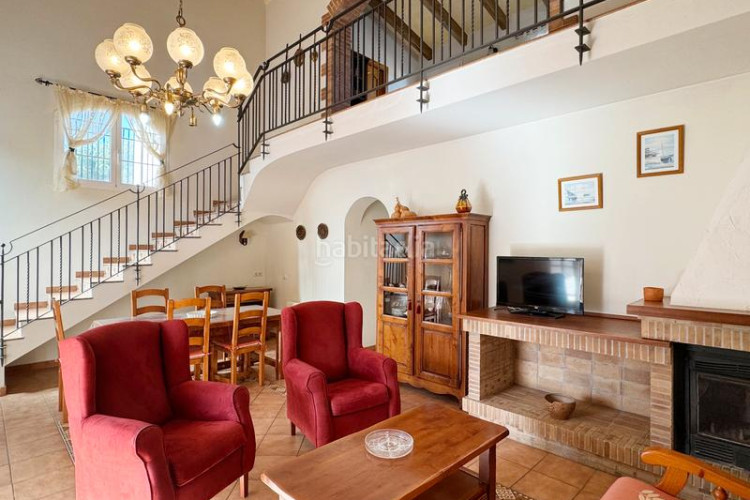 Casa en carrer muga 73 con piscina privada y vistas al mar panorámicas en Escala (L´)