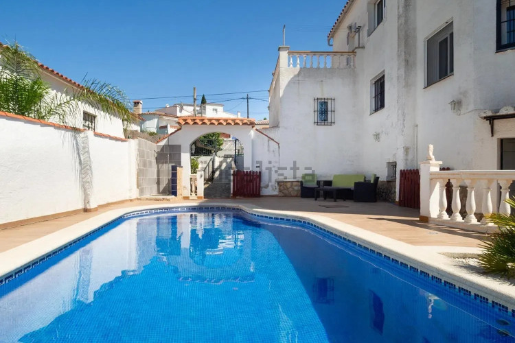 Casa independiente en Barrio Port - Les Planasses