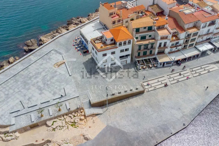 Chalet pareado en calle de la Torre