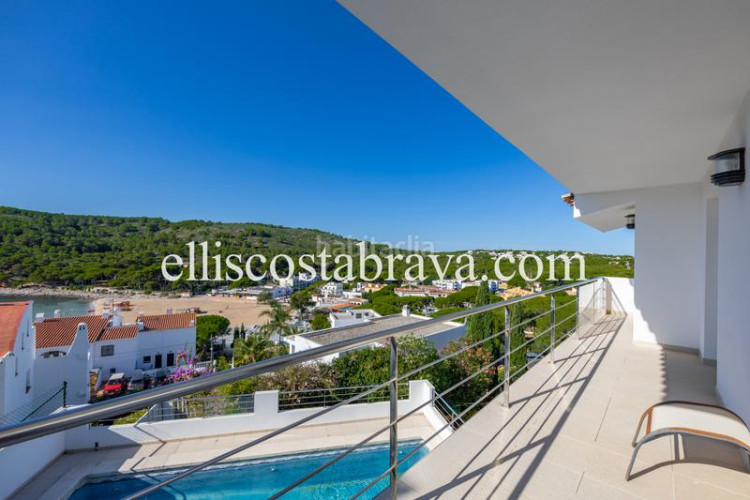 Casa fantástica propiedad con piscina privada y vistas al mar. en Escala (L´)