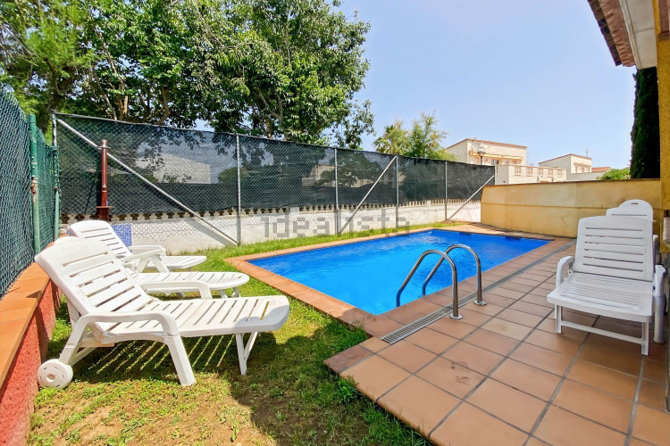 Chalet adosado en CL Salvia