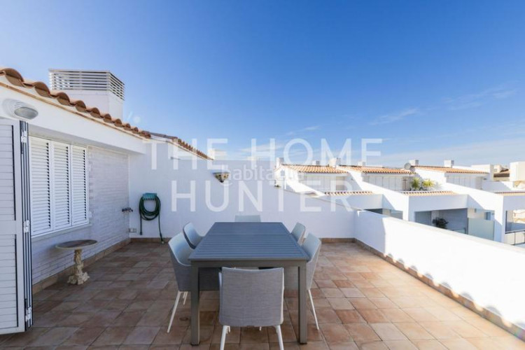 Ático  de 214 m2 con vistas y terraza en venta en escala, l en Escala (L´)