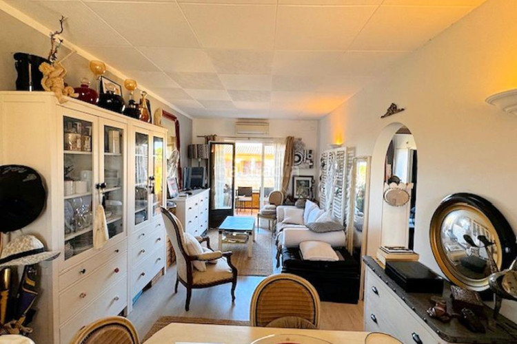 Apartamento  de 49m², terraza, parking, piscina en Escala (L´)
