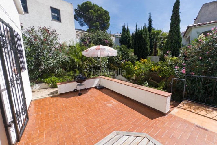 Casa  en cala Montgó con piscina, bonitas vistas y a sólo 180m del mar en Escala (L´)