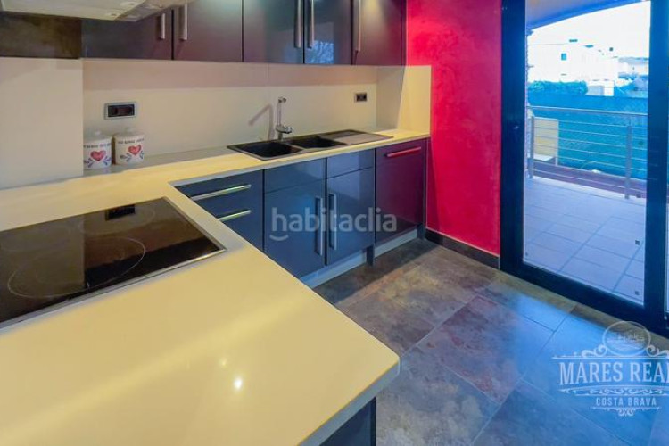 Casa gran casa de dos plantas con muebles cerca del mar en l3839escala. en Escala (L´)