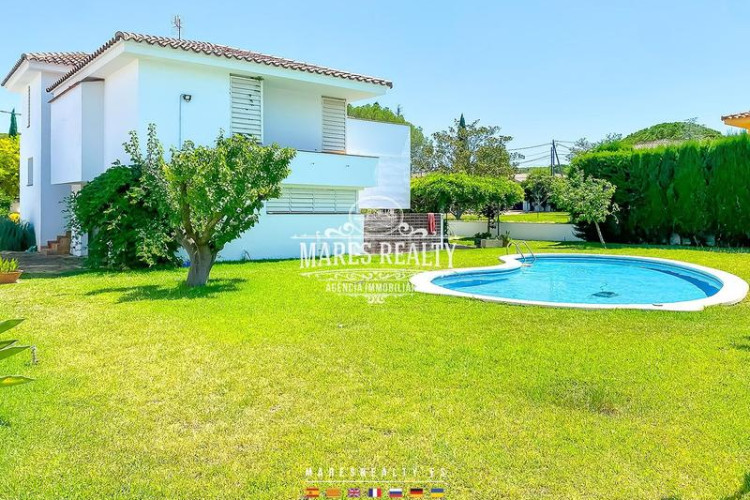 Casa preciosa casa a 4 vientos con gran parcela en Escala (L´)