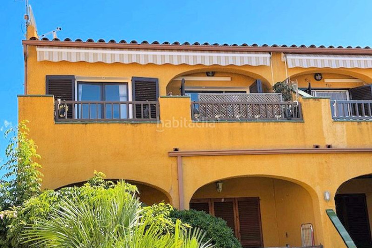 Apartamento  de 49m², terraza, parking, piscina en Escala (L´)