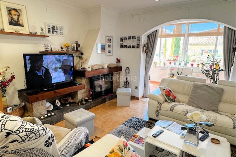 Casa  de 202m² con 5 dormitorios, 2 baños, 200m de la playa. en Escala (L´)