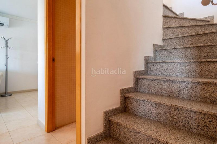 Dúplex fantástico dúplex a solo 650m de la playa y junto a todos los servicios! en Escala (L´)