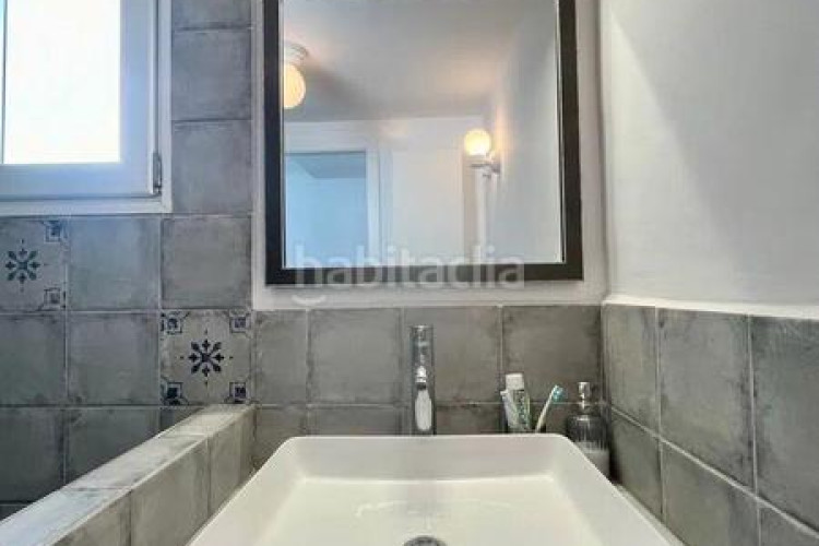 Piso dúplex exclusivo con espectaculares vistas al mar y solárium privado en Escala (L´)