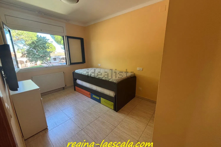 Chalet pareado en calle Cantallops