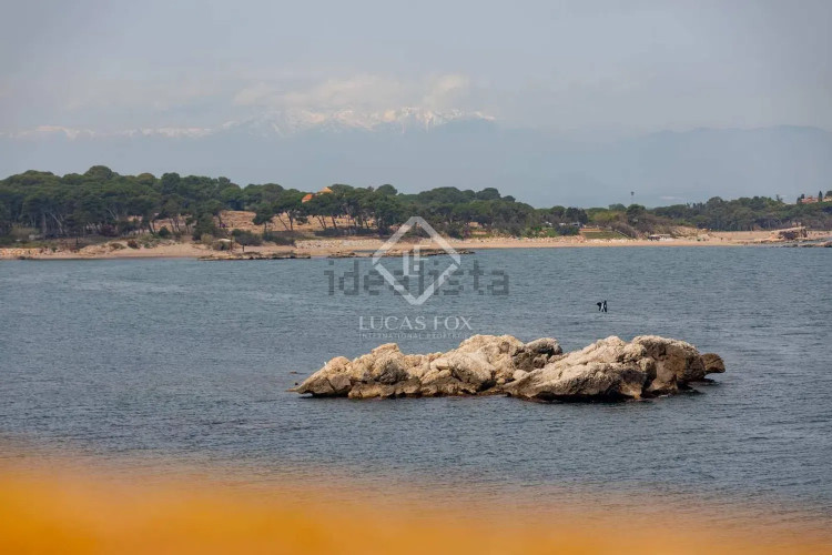 Chalet pareado en calle de la Torre