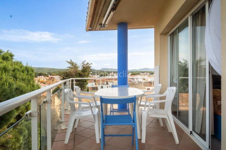 Ático exclusivo ático dúplex en primera línea de mar con vistas espectaculares en Escala (L´)