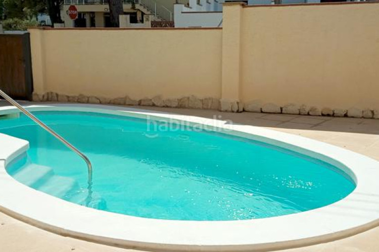 Casa en carrer muga 73 con piscina privada y vistas al mar panorámicas en Escala (L´)