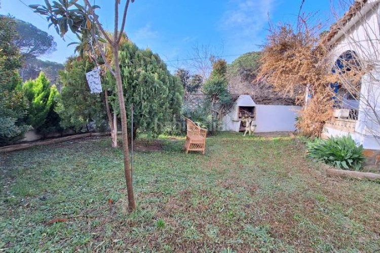 Chalet acogedor chalet esquinero con jardín y parking con posibilidad de piscina privada lescala costa brava en Escala (L´)