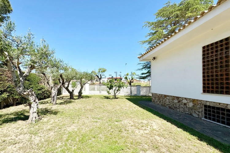 Casa independiente en calle Migjorn