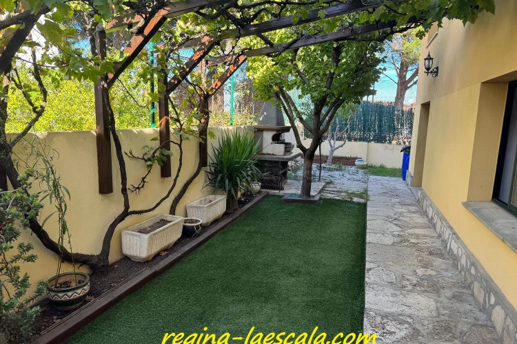 Chalet pareado en calle Cantallops
