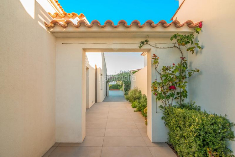 Casa en carrer ramon marquet 5 de lujo frente al mar en Escala (L´)