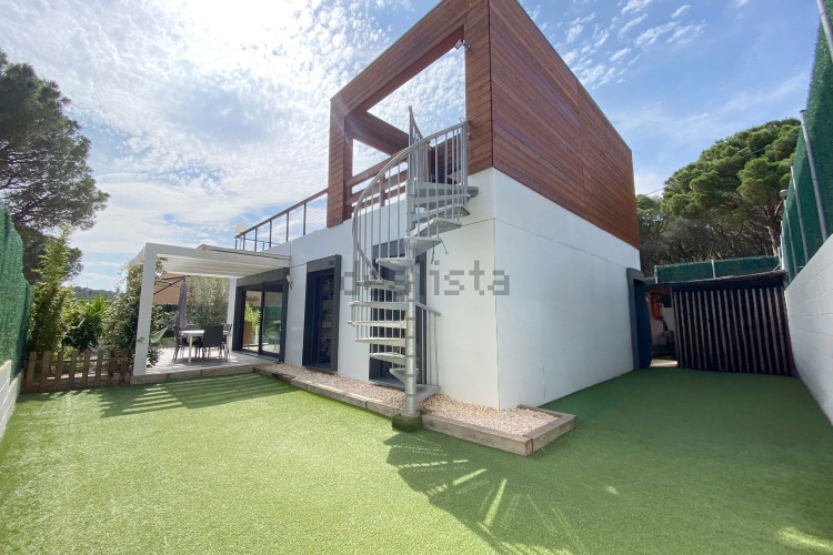 Casa independiente en calle Trencabraços
