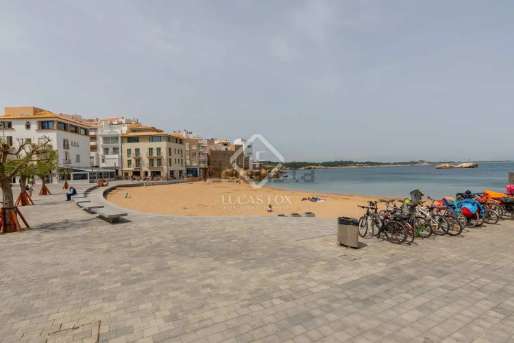 Chalet pareado en calle de la Torre