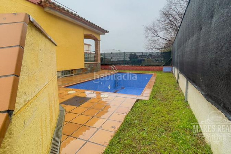 Casa gran casa de dos plantas con muebles cerca del mar en l3839escala. en Escala (L´)