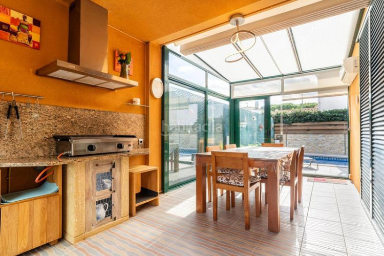 Casa  moderna situada a 250m de la playa en Riells Escala (L´)