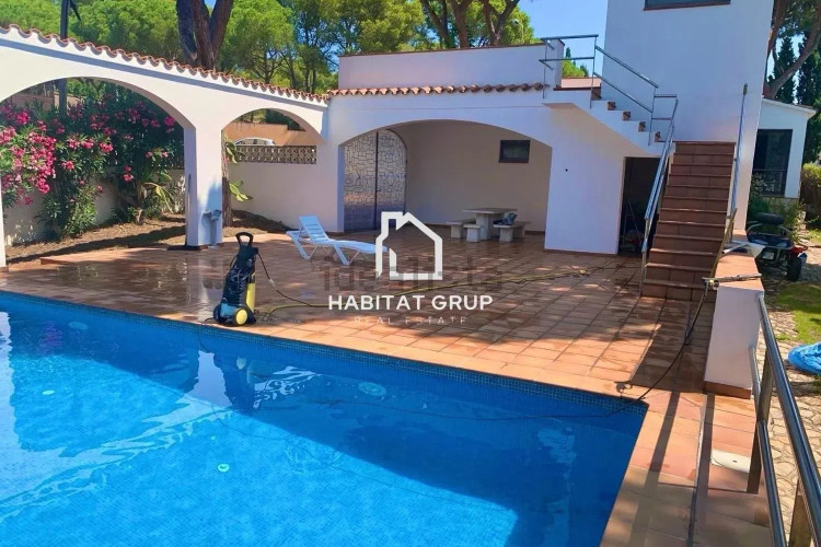 Casa independiente en Barrio Port - Les Planasses