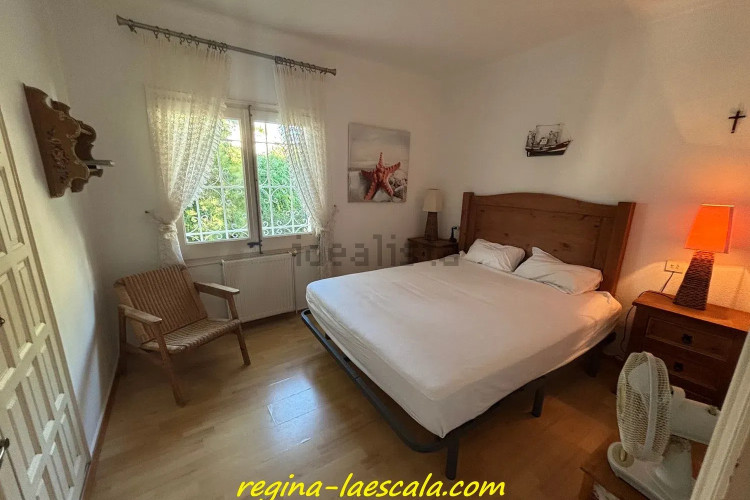 Chalet pareado en calle Pinedes