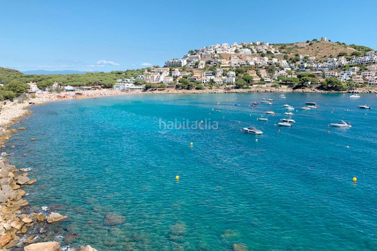 Casa en carrer muga 73 con piscina privada y vistas al mar panorámicas en Escala (L´)