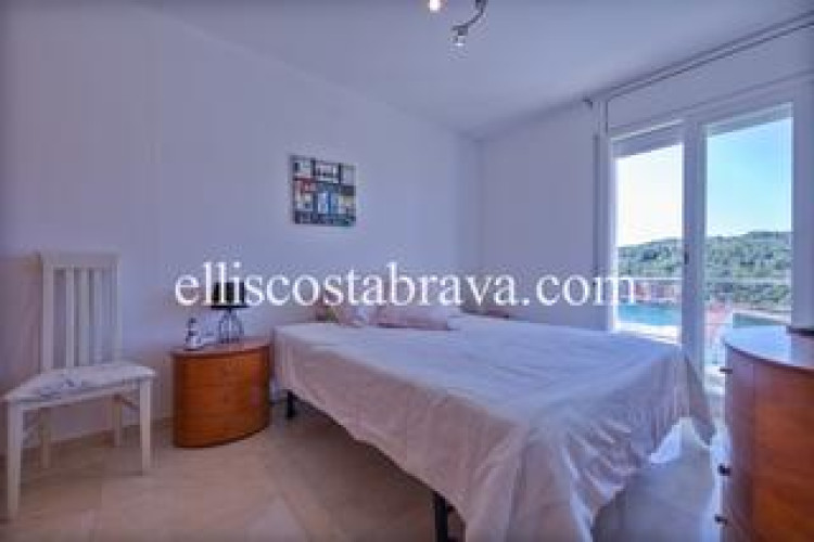 Casa fantástica propiedad con piscina privada y vistas al mar. en Escala (L´)