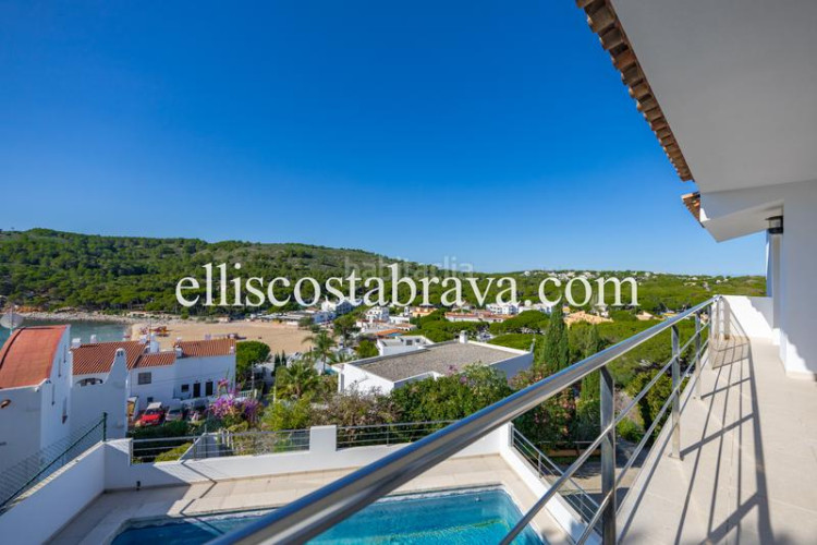 Casa fantástica propiedad con piscina privada y vistas al mar. en Escala (L´)