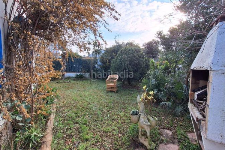 Chalet acogedor chalet esquinero con jardín y parking con posibilidad de piscina privada lescala costa brava en Escala (L´)